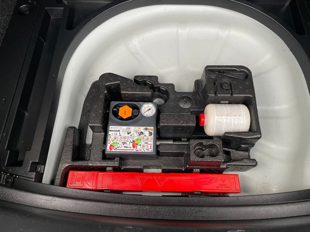 Used Volvo V40 2017 for sale - 76724869: Photo 28