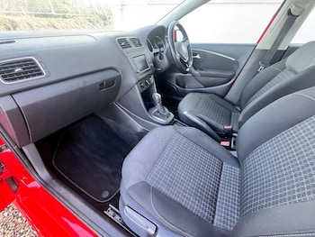 Used Volkswagen Polo 2015 for sale - 76396479: Photo