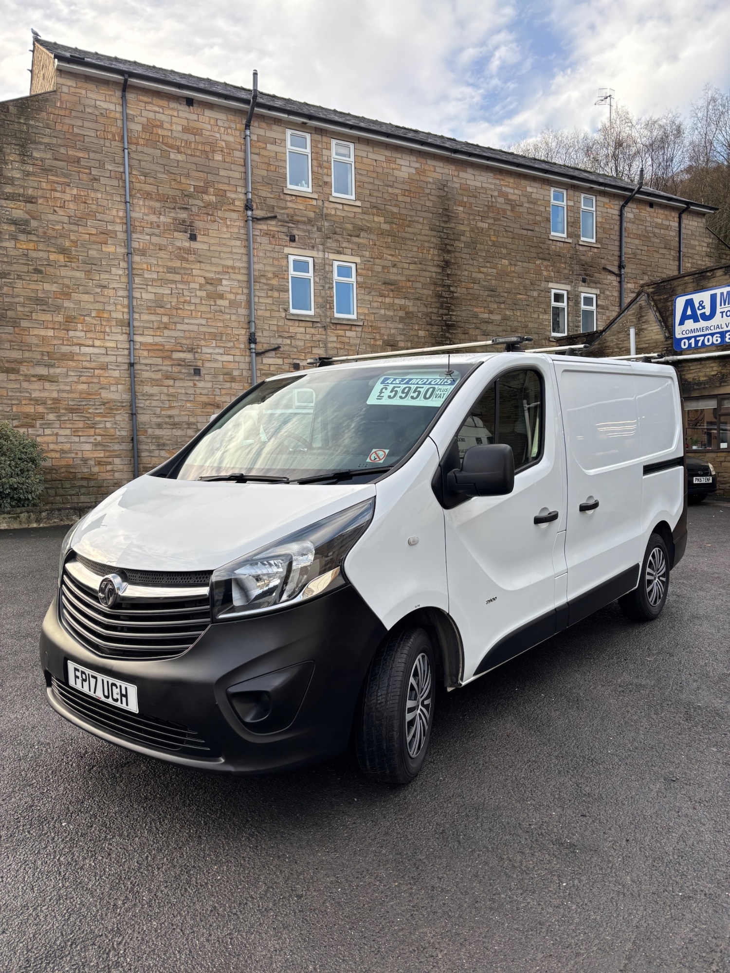 Used Vauxhall Vivaro 2017 for sale - 76863740: Photo 1