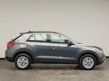 Used Volkswagen T-Roc 2023 for sale - 76700048: Photo