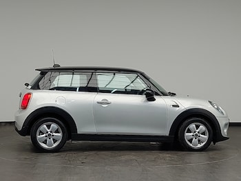 Used MINI Hatch 2019 for sale - 76560607: Photo