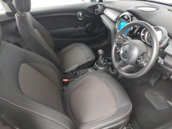 Used MINI Hatch 2019 for sale - 77057077: Photo