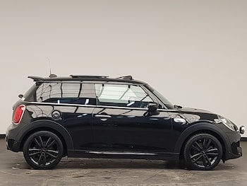 Used MINI Hatch 2019 for sale - 76713589: Photo