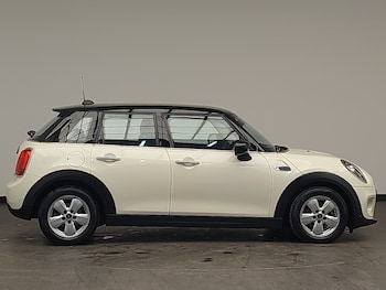 Used MINI Cooper 2019 for sale - 76800152: Photo