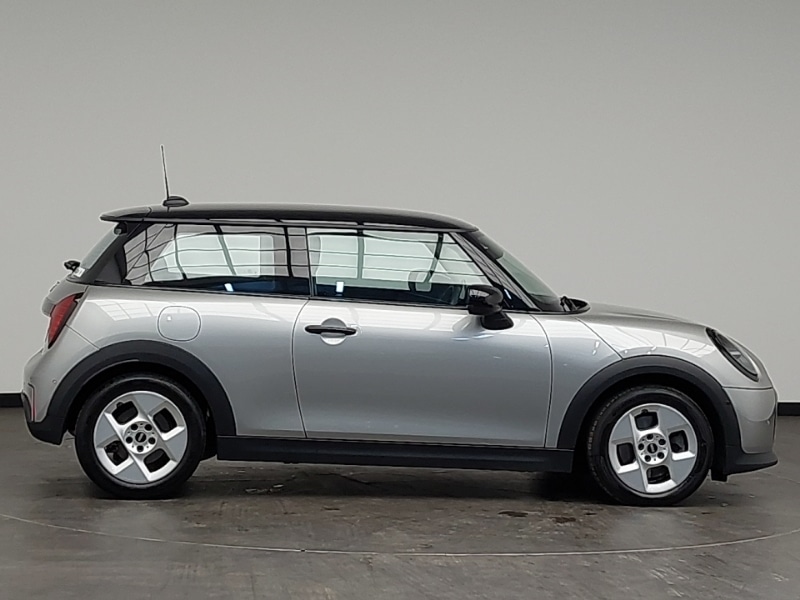 Used MINI Cooper 2024 for sale - 76418957: Photo 2