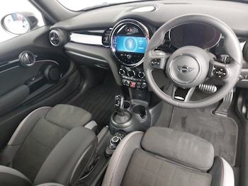 Used MINI Hatch 2023 for sale - 78523050: Photo