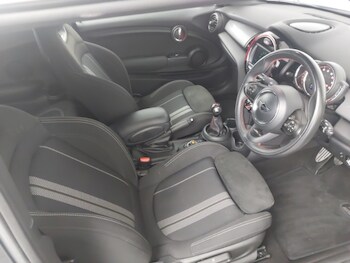 Used MINI Hatch 2019 for sale - 77987879: Photo