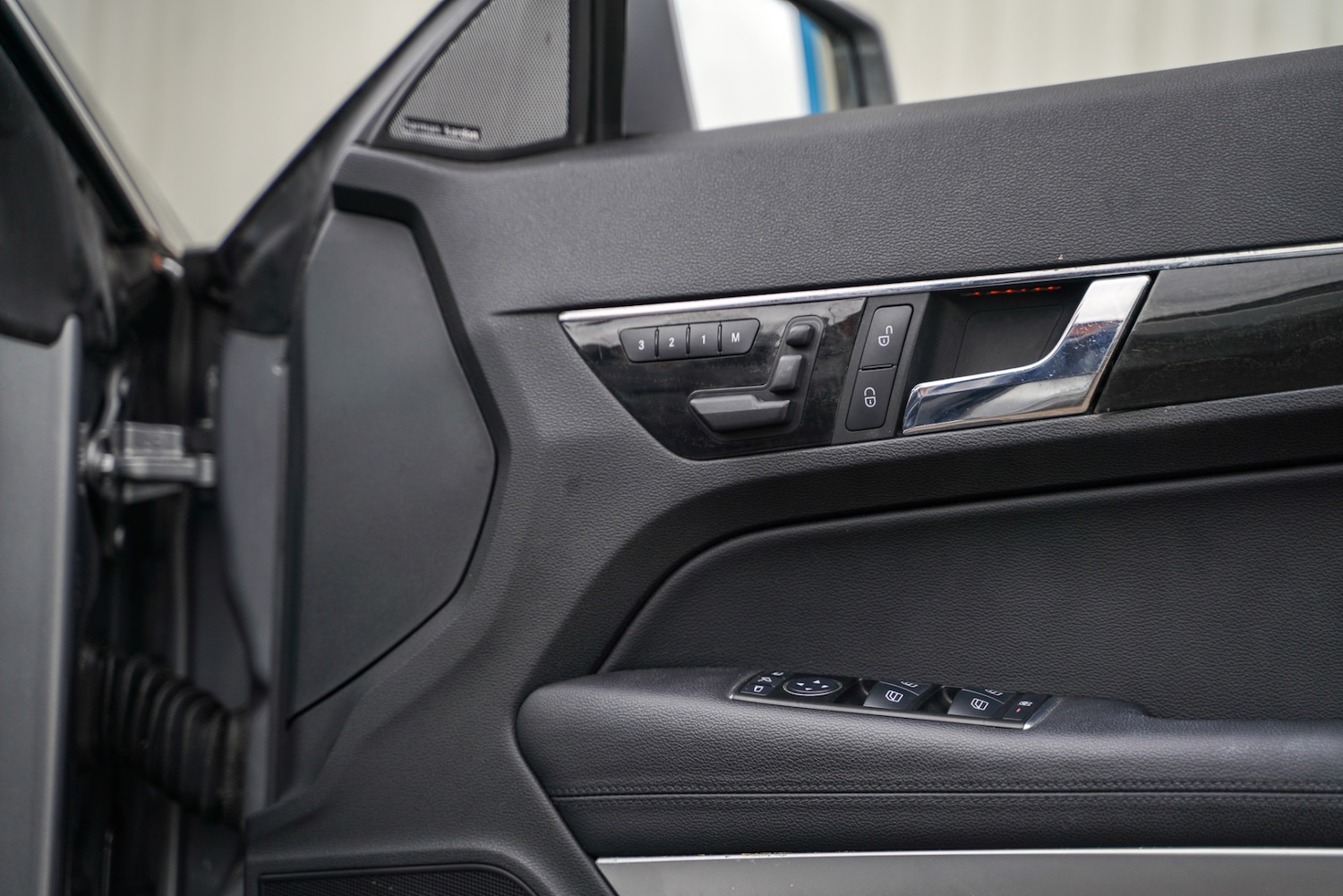 Used Mercedes-Benz E Class 2011 for sale - 76275928: Photo 8