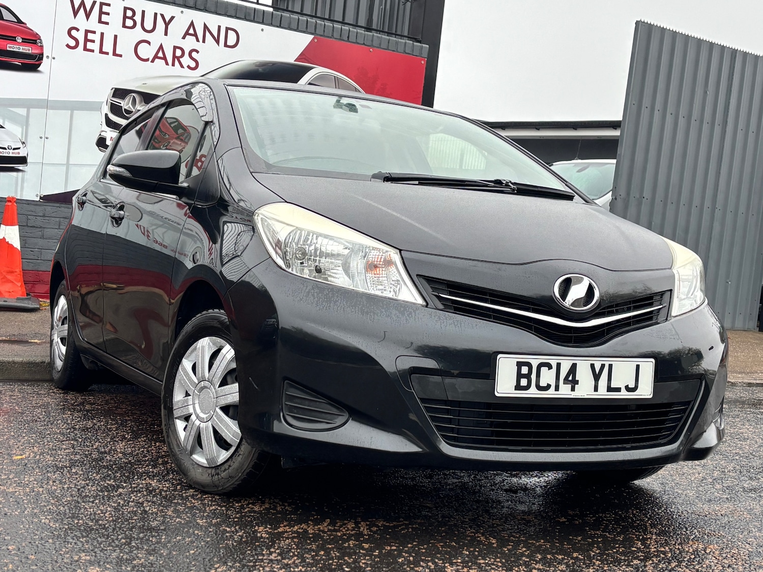 Used Toyota Vitz 2014 for sale - 76589746: Photo 2