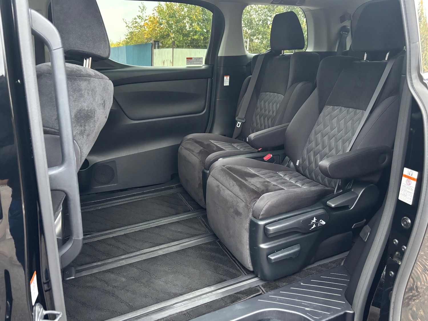 Used Toyota Alphard 2025 for sale - 77240731: Photo 17