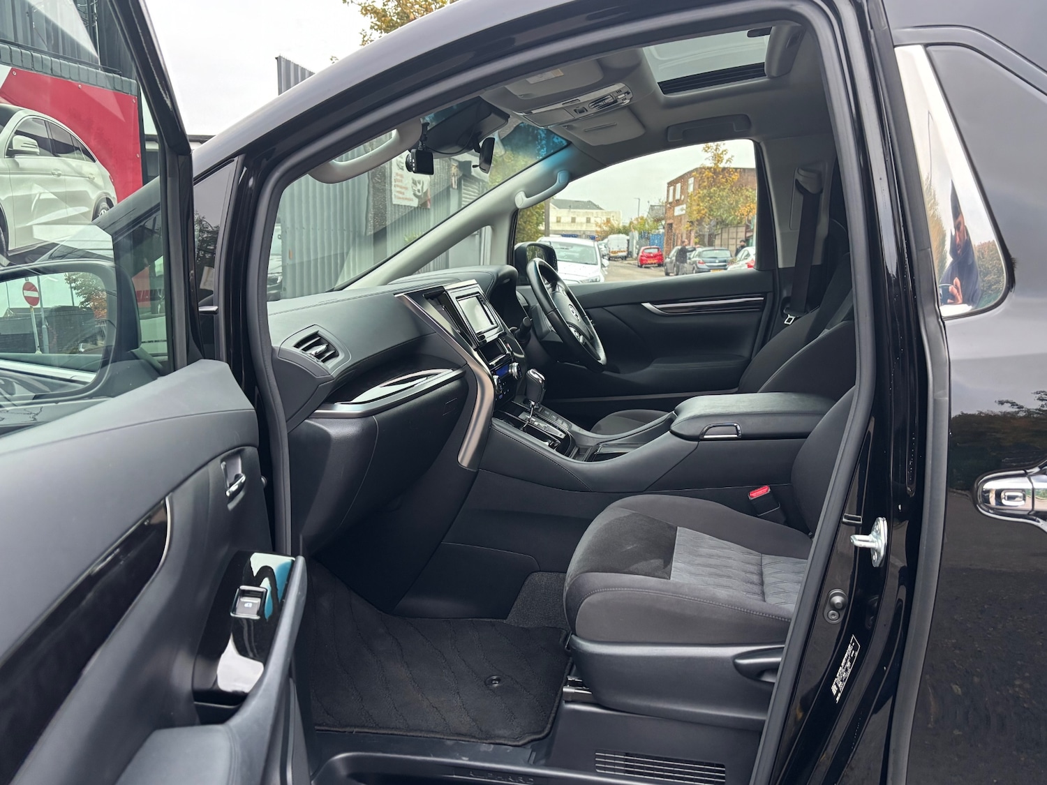 Used Toyota Alphard 2025 for sale - 77240731: Photo 22