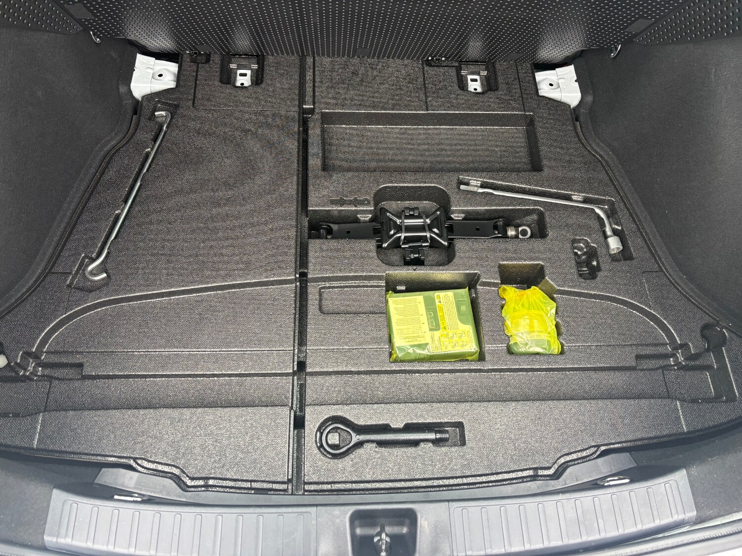 Used Toyota Prius 2025 for sale - 75713214: Photo 12