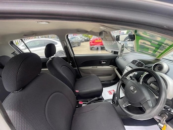 Used Daihatsu Sirion 2005 for sale - 76504650: Photo