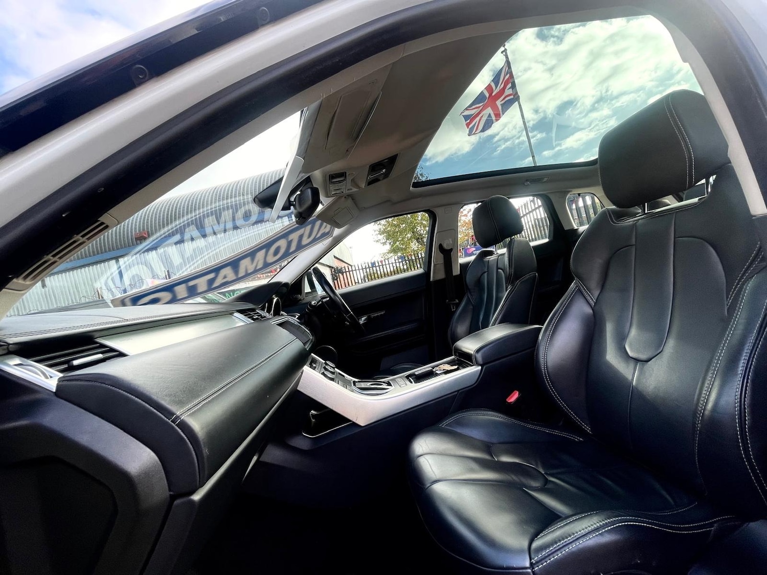 Used Land Rover Range Rover Evoque 2012 for sale - 76207367: Photo 5