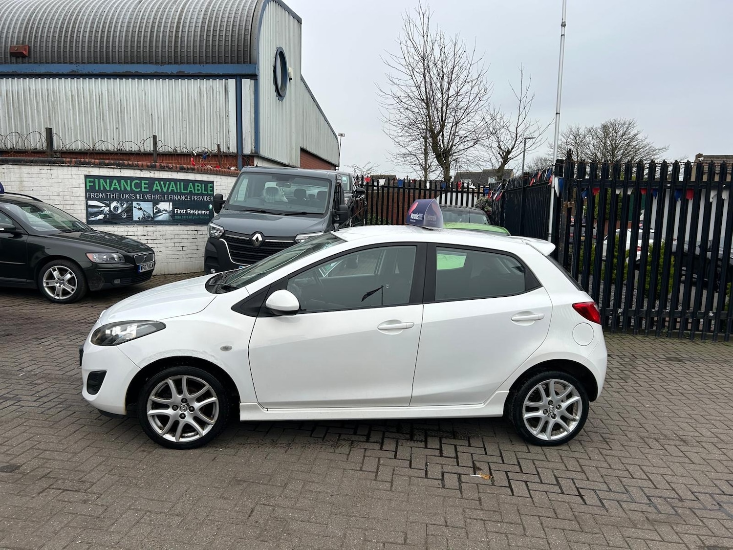 Used Mazda Mazda2 2011 for sale - 77988793: Photo 9