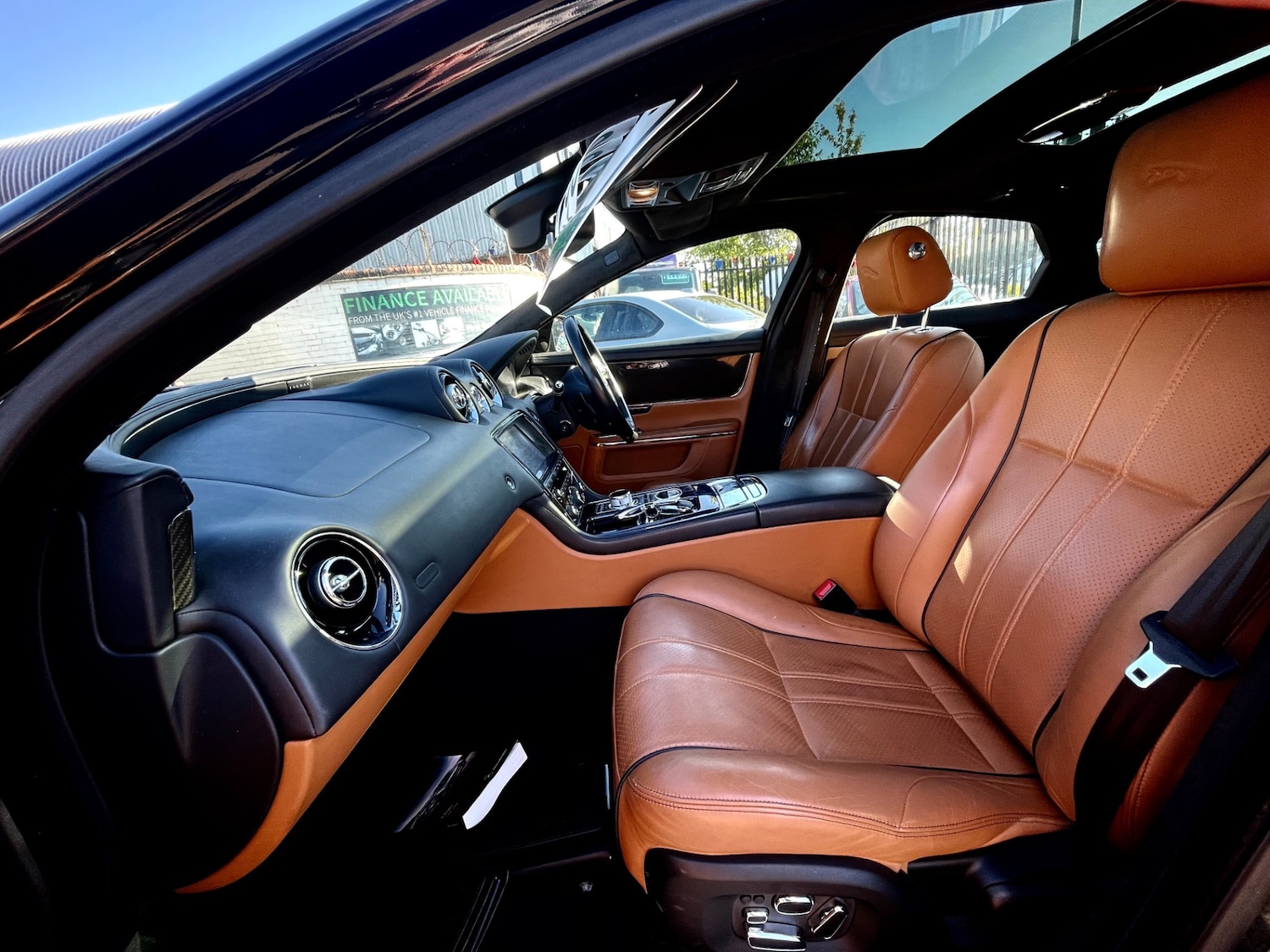 Used Jaguar XJ 2010 for sale - 75955972: Photo 4