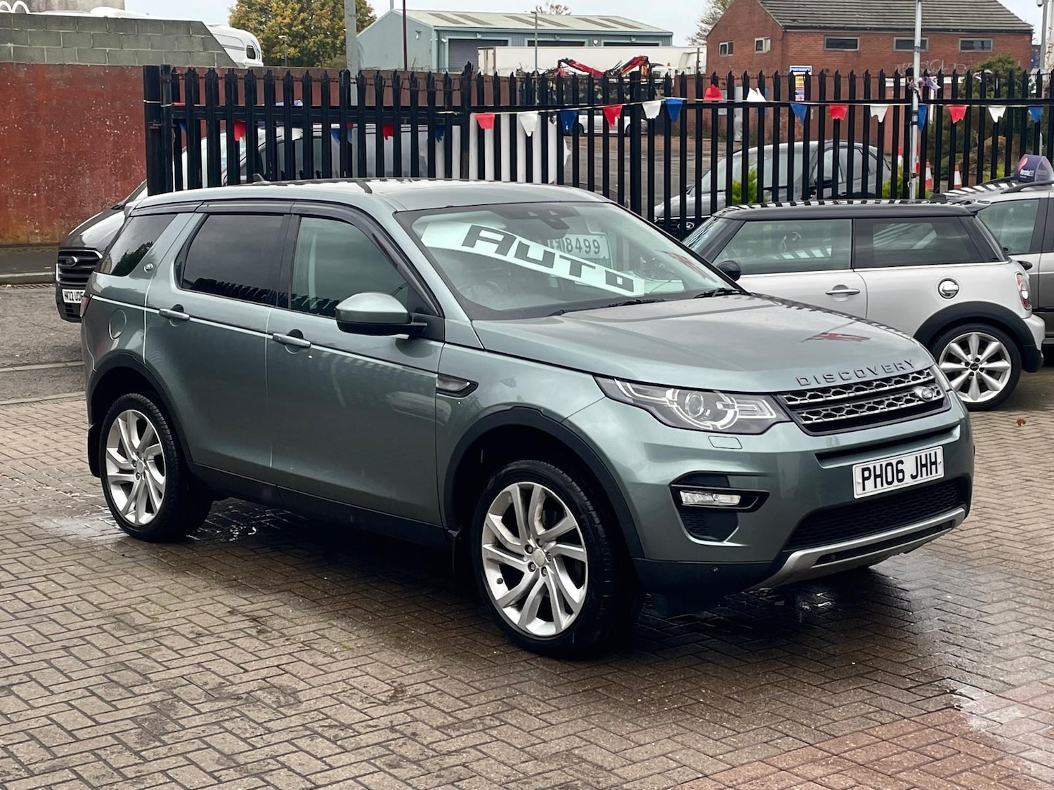 Used Land Rover Discovery Sport 2015 for sale - 76302940: Photo 1