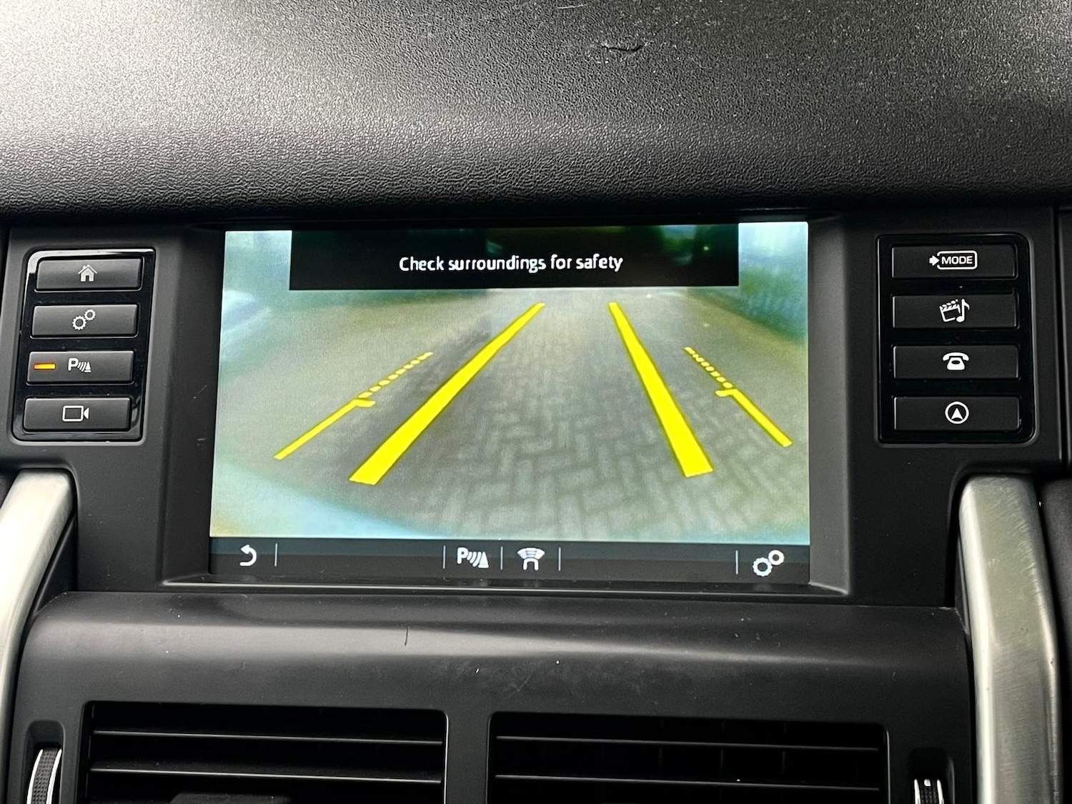 Used Land Rover Discovery Sport 2015 for sale - 76302940: Photo 4