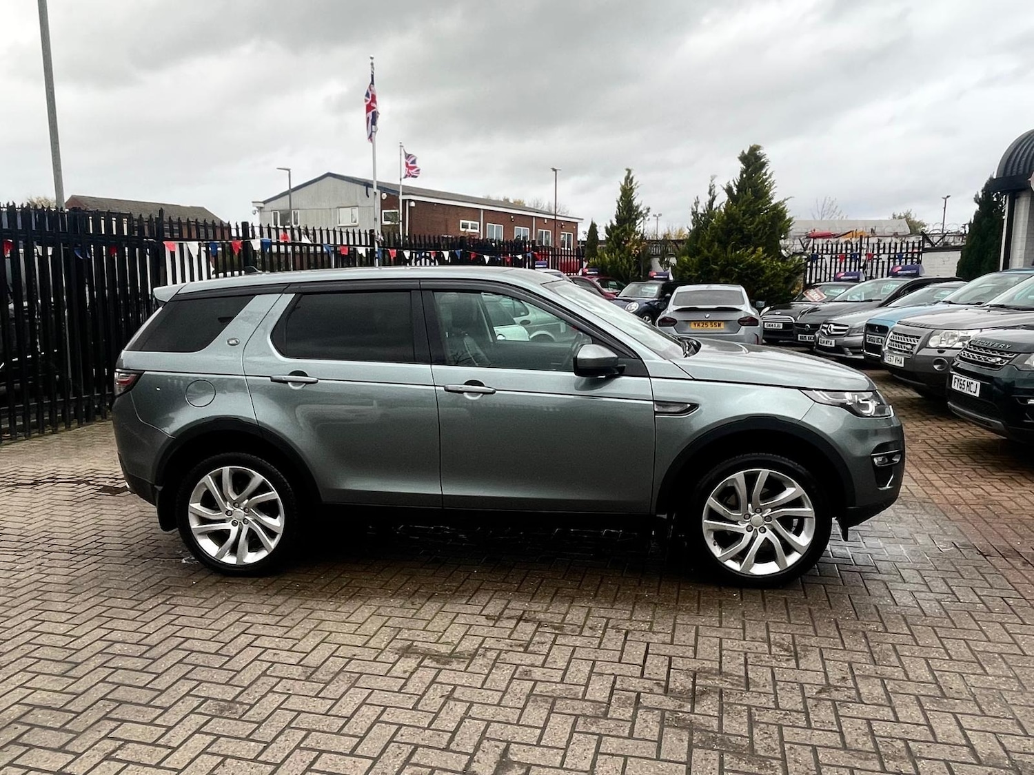 Used Land Rover Discovery Sport 2015 for sale - 76302940: Photo 8