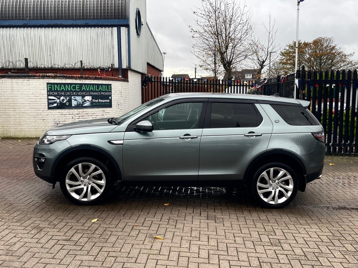 Used Land Rover Discovery Sport 2015 for sale - 76302940: Photo 9