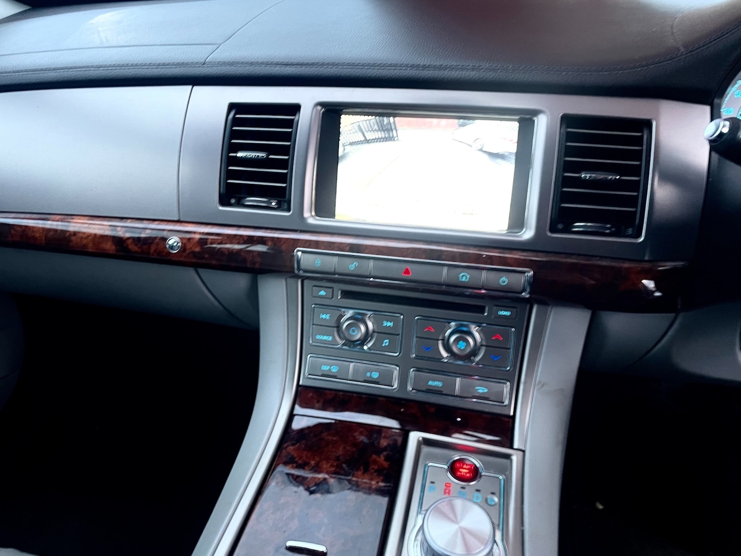 Used Jaguar XF 2011 for sale - 77261969: Photo 8