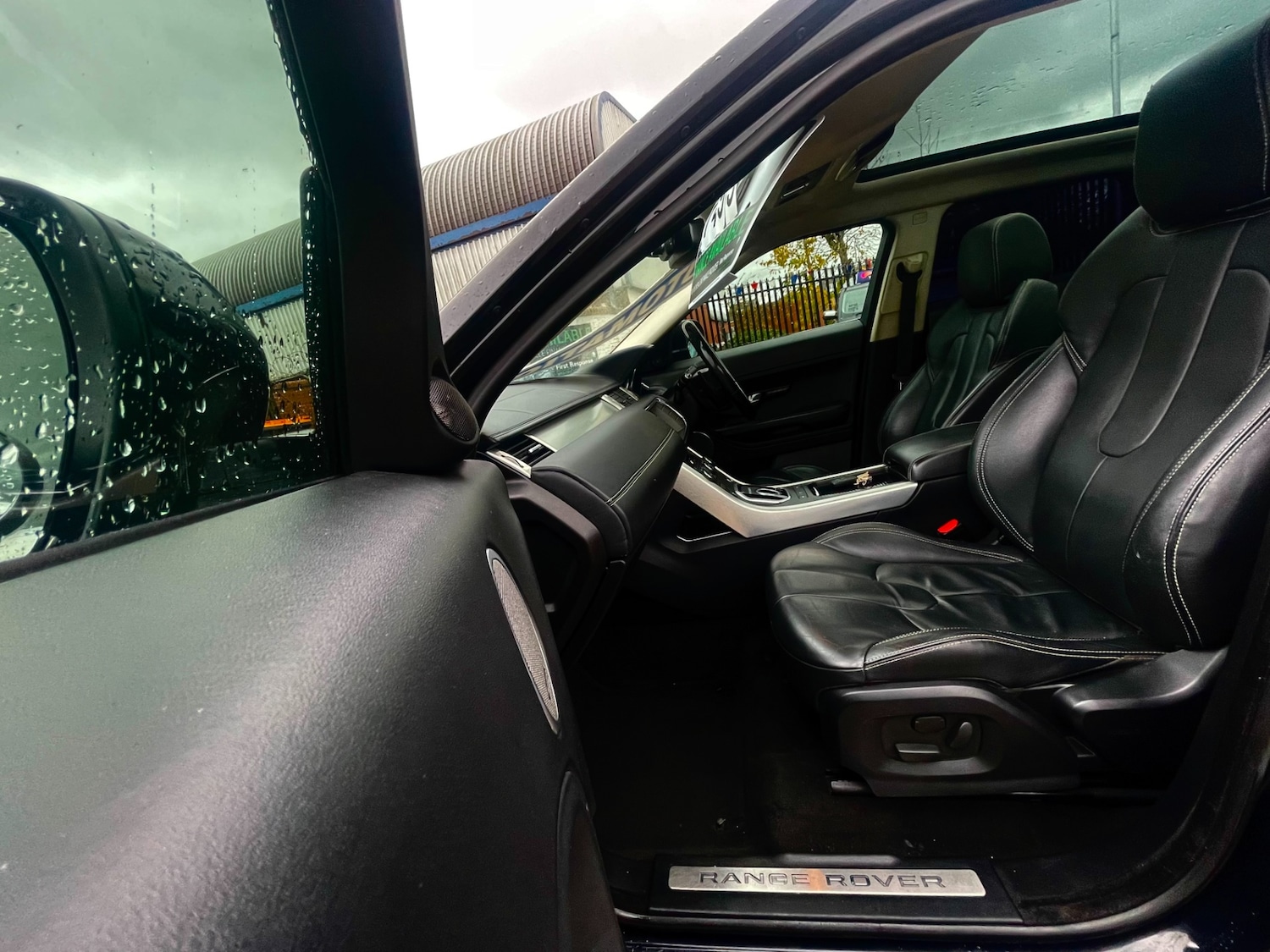 Used Land Rover Range Rover Evoque 2011 for sale - 76302615: Photo 4