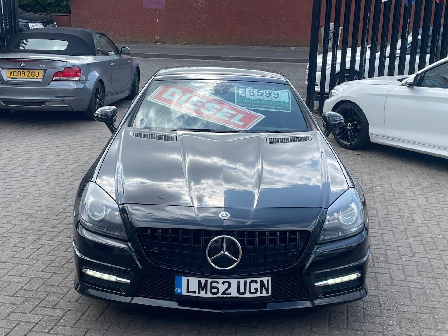 Used Mercedes-Benz SLK 2012 for sale - 76861901: Photo 2
