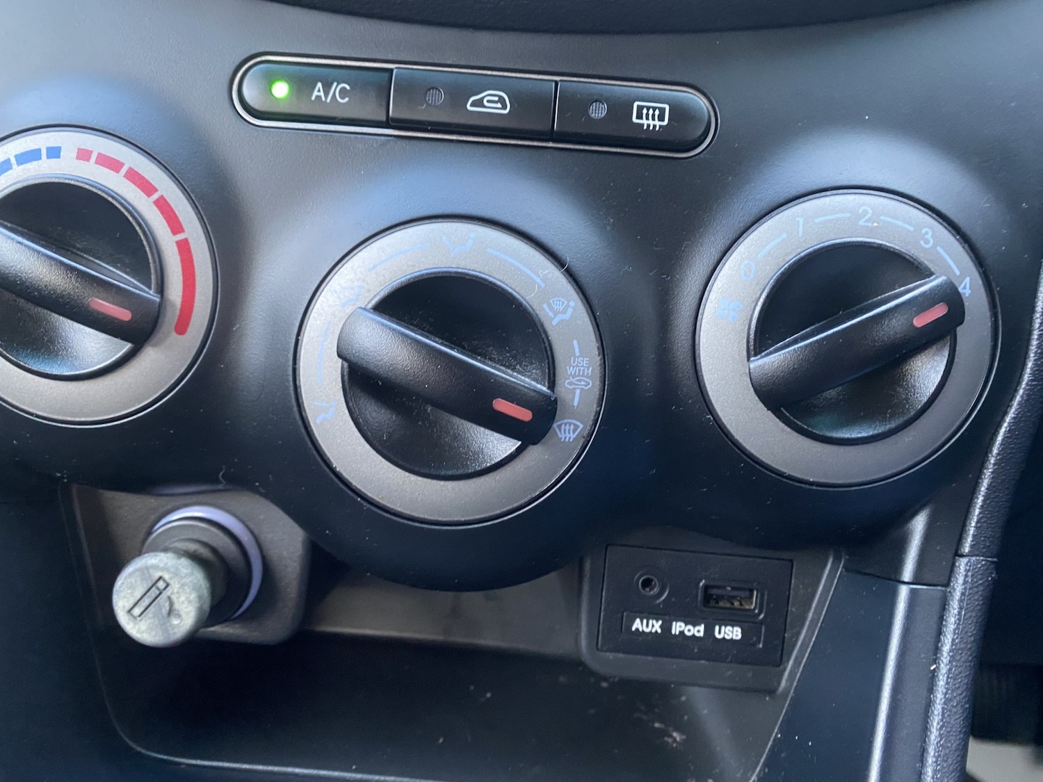 Used Hyundai i10 2012 for sale - 76762141: Photo 8