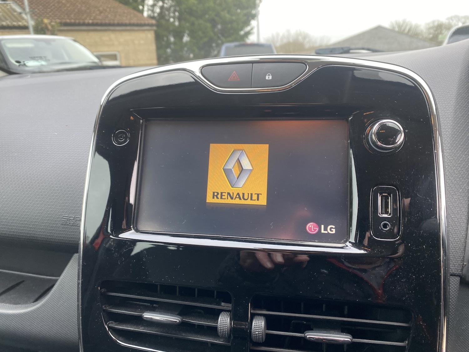 Used Renault Clio 2015 for sale - 77638633: Photo 5