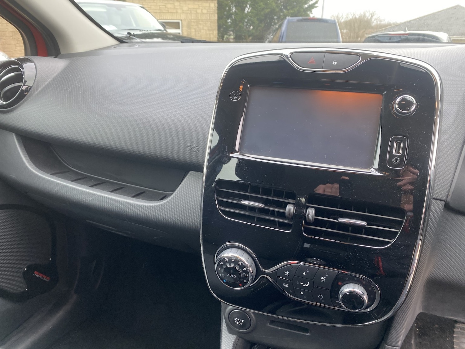 Used Renault Clio 2015 for sale - 77638633: Photo 6