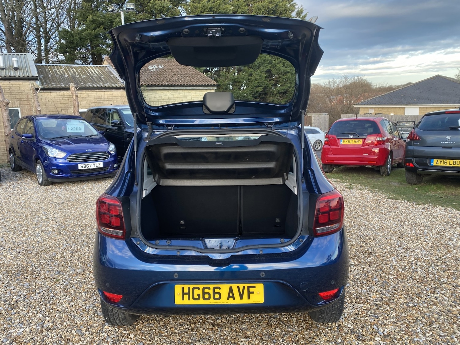 Used Dacia Sandero 2017 for sale - 77313926: Photo 2