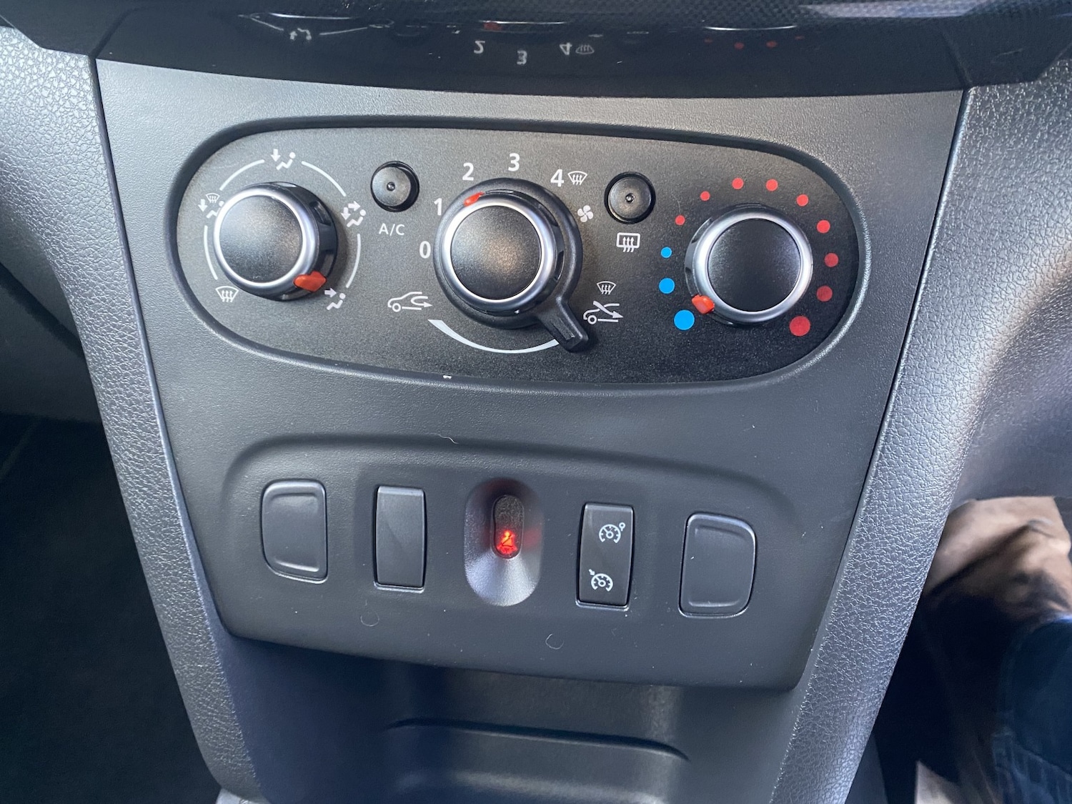 Used Dacia Sandero 2017 for sale - 77313926: Photo 9