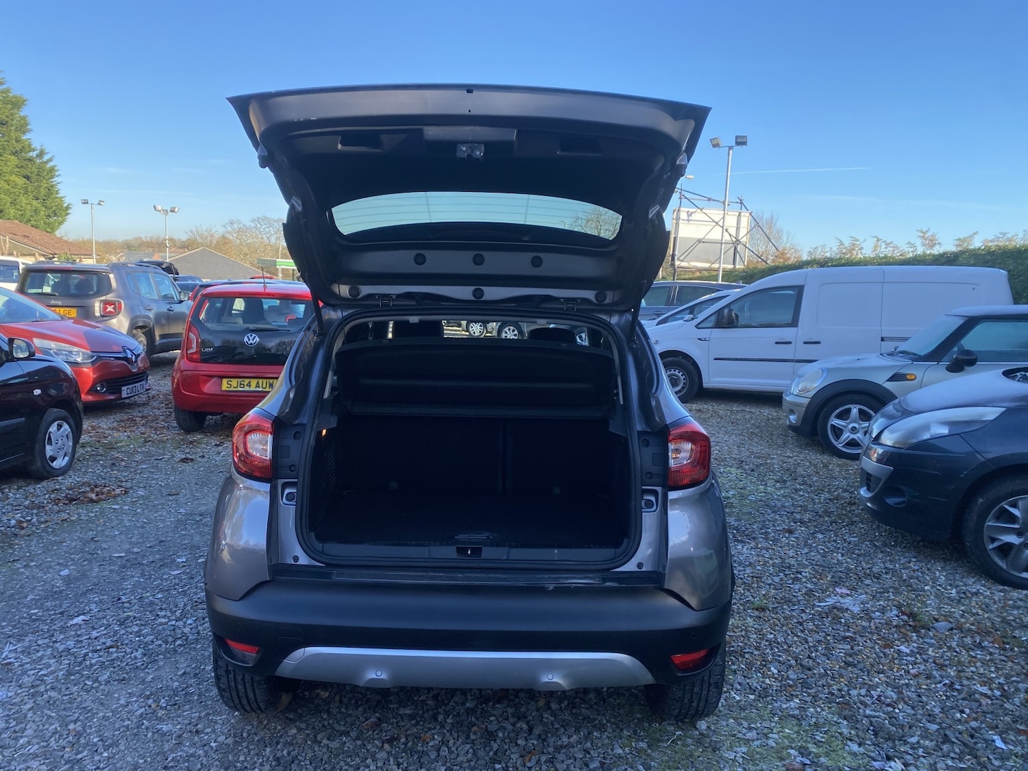 Used Renault Captur 2015 for sale - 76656218: Photo 2