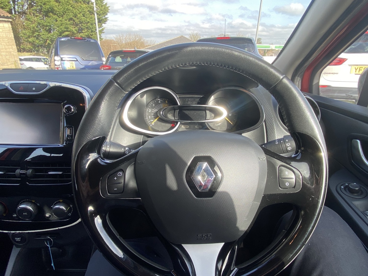 Used Renault Clio 2015 for sale - 77564195: Photo 14