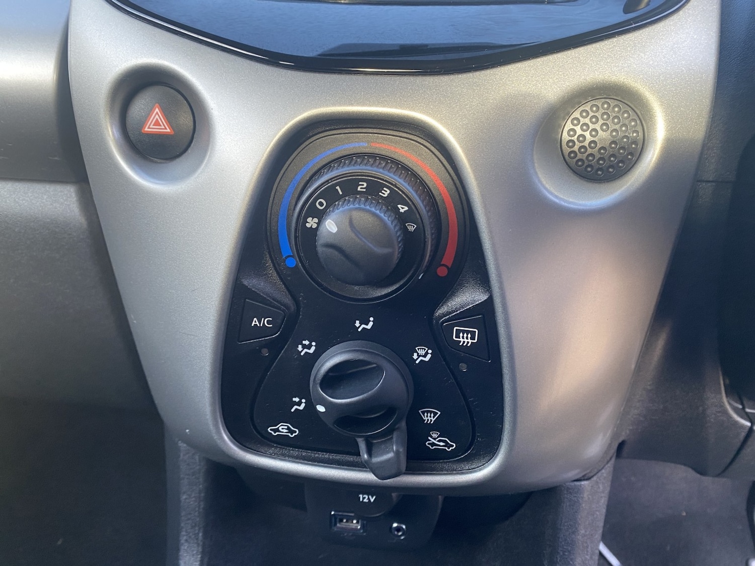 Used Peugeot 108 2016 for sale - 77465645: Photo 8