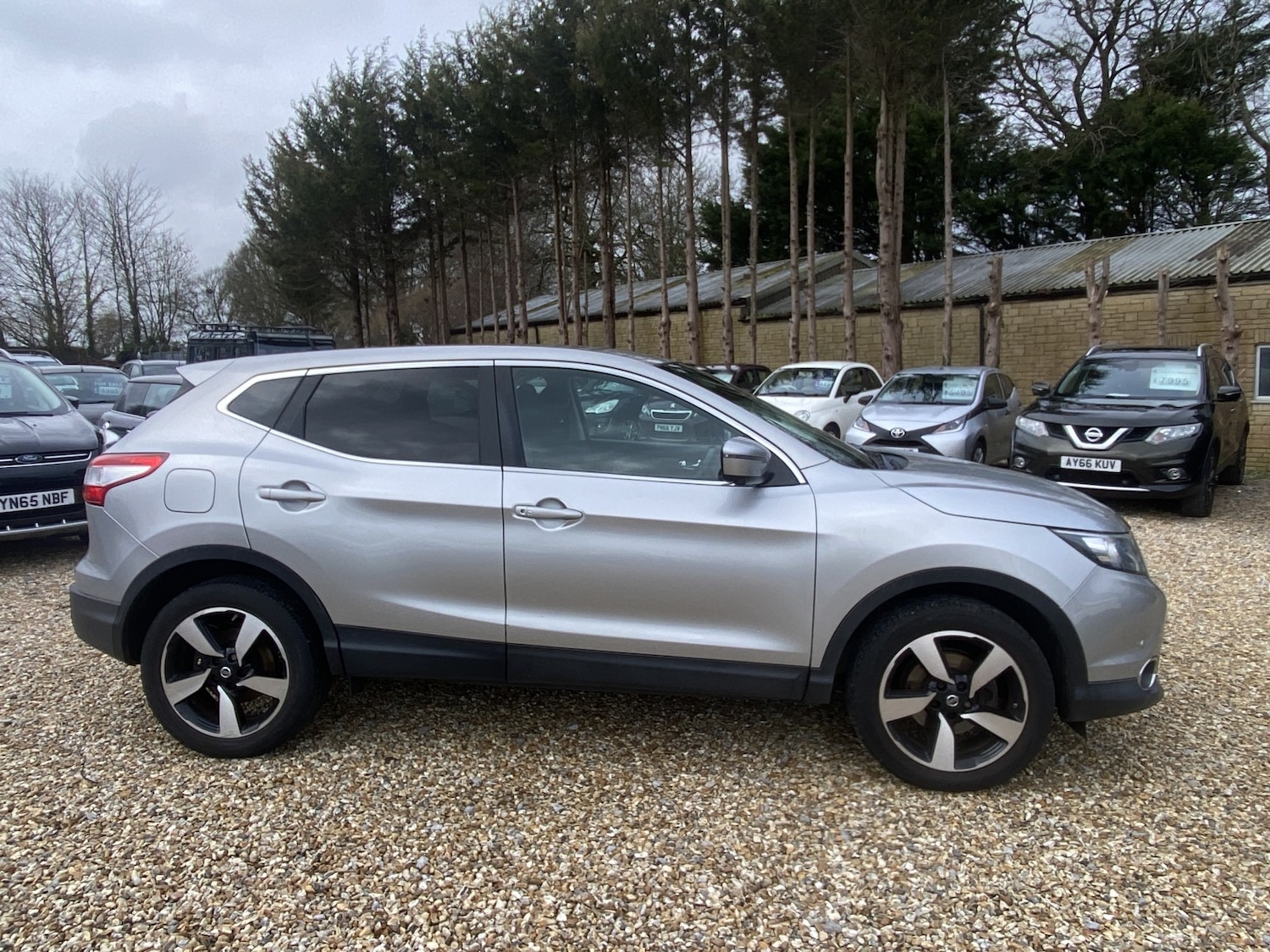 Used Nissan Qashqai 2015 for sale - 77494699: Photo 2