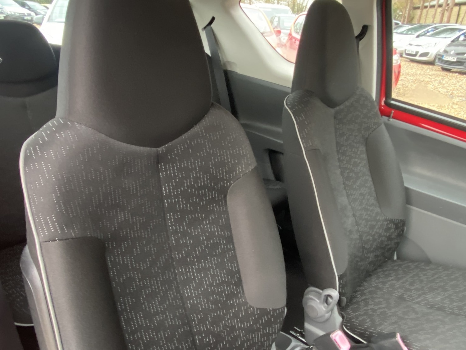 Used Peugeot 107 2010 for sale - 76769808: Photo 13