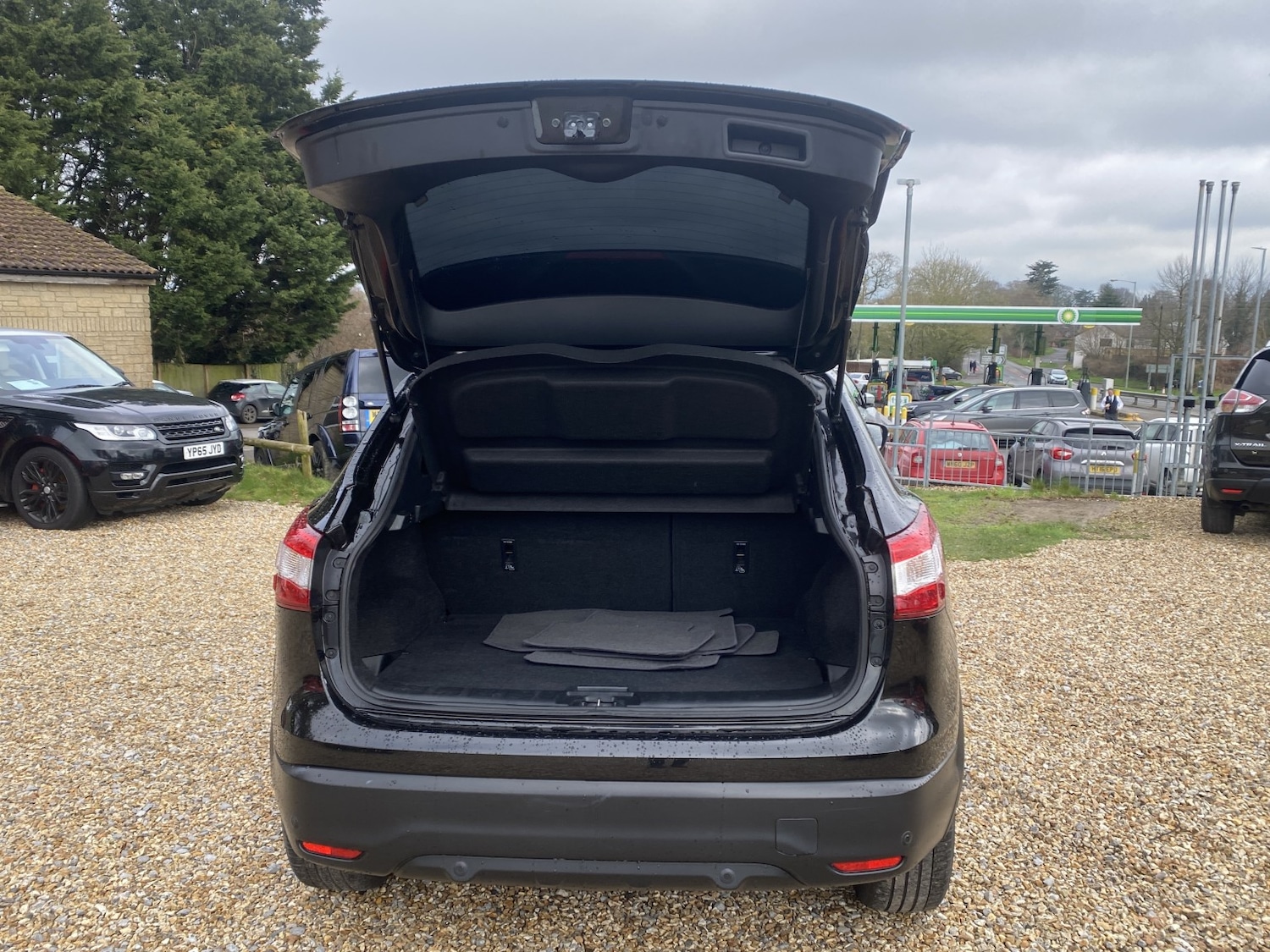 Used Nissan Qashqai 2016 for sale - 77750030: Photo 2