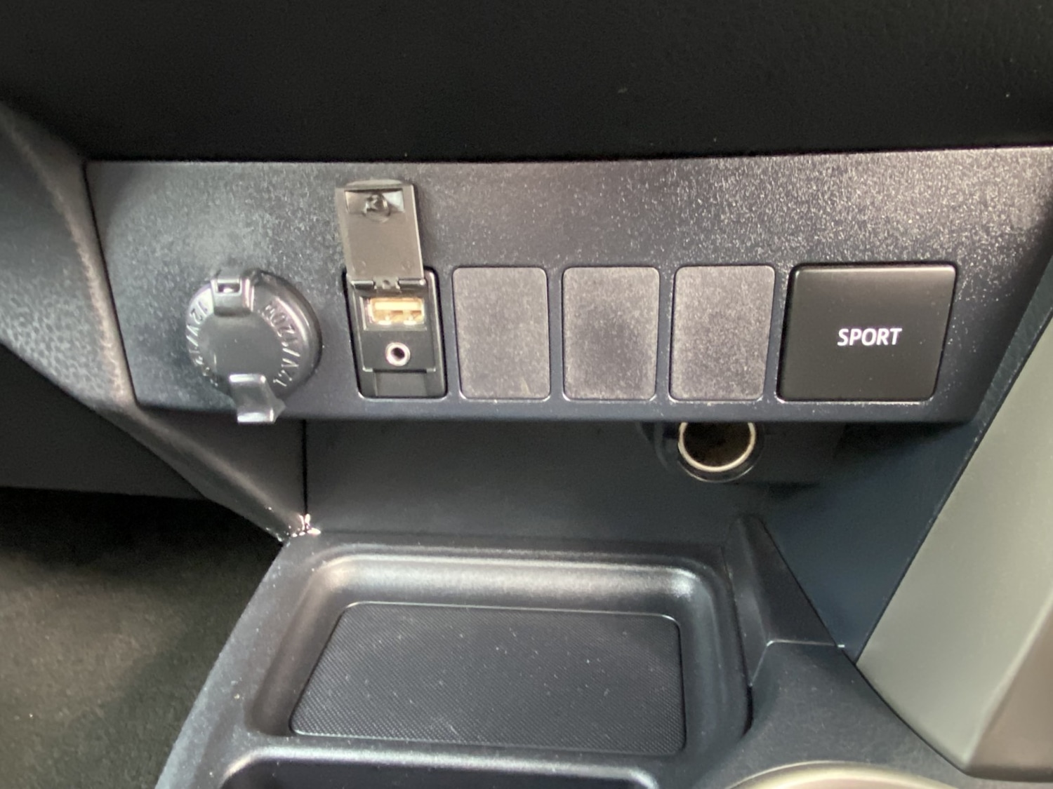 Used Toyota RAV4 2014 for sale - 76536680: Photo 9