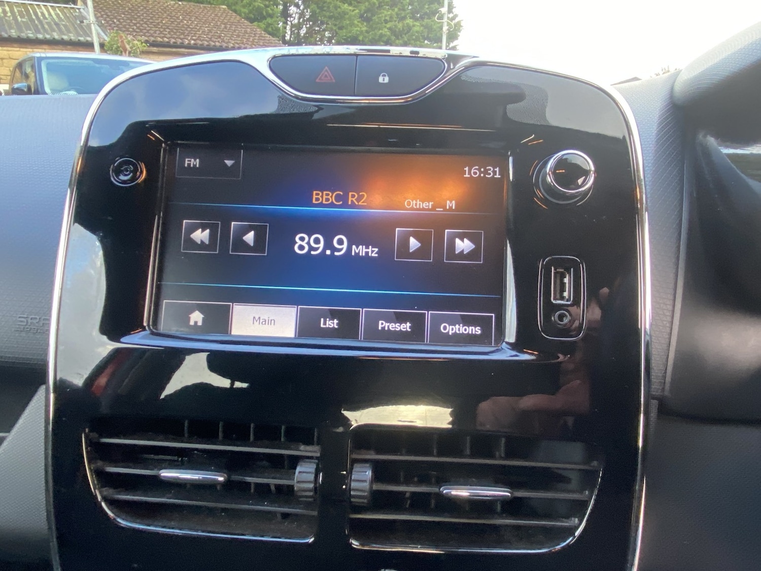 Used Renault Clio 2013 for sale - 76436390: Photo 10