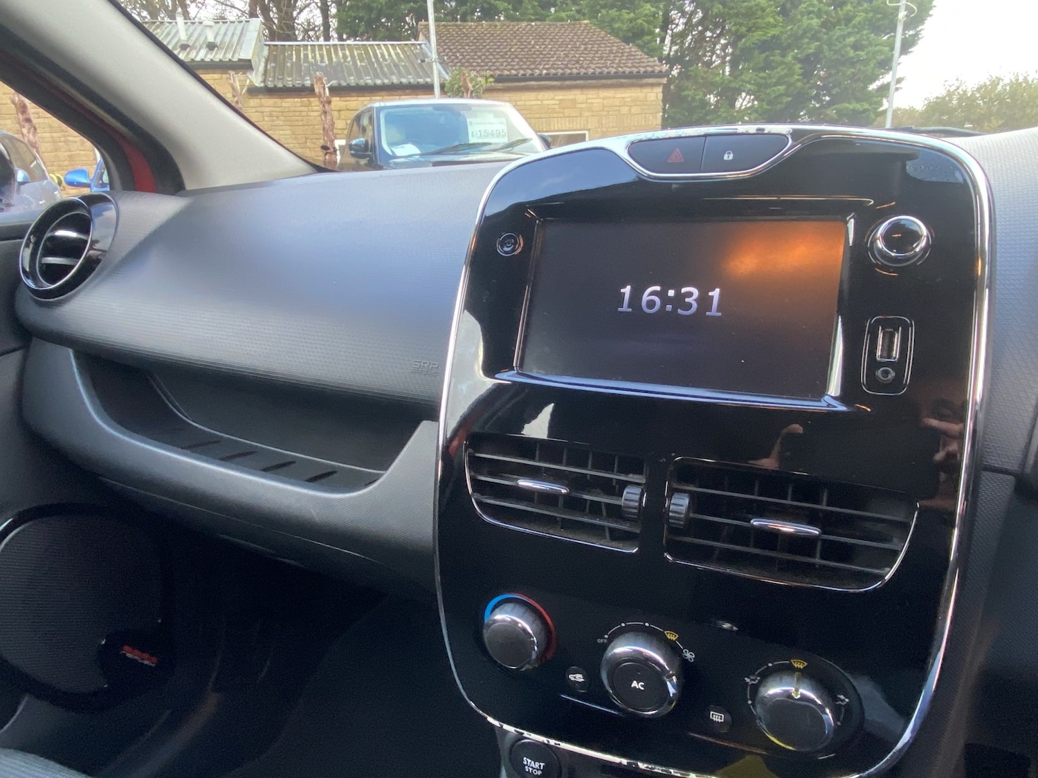 Used Renault Clio 2013 for sale - 76436390: Photo 11