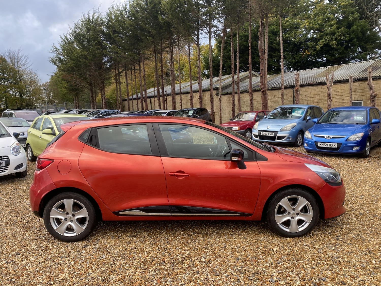 Used Renault Clio 2013 for sale - 76436390: Photo 2