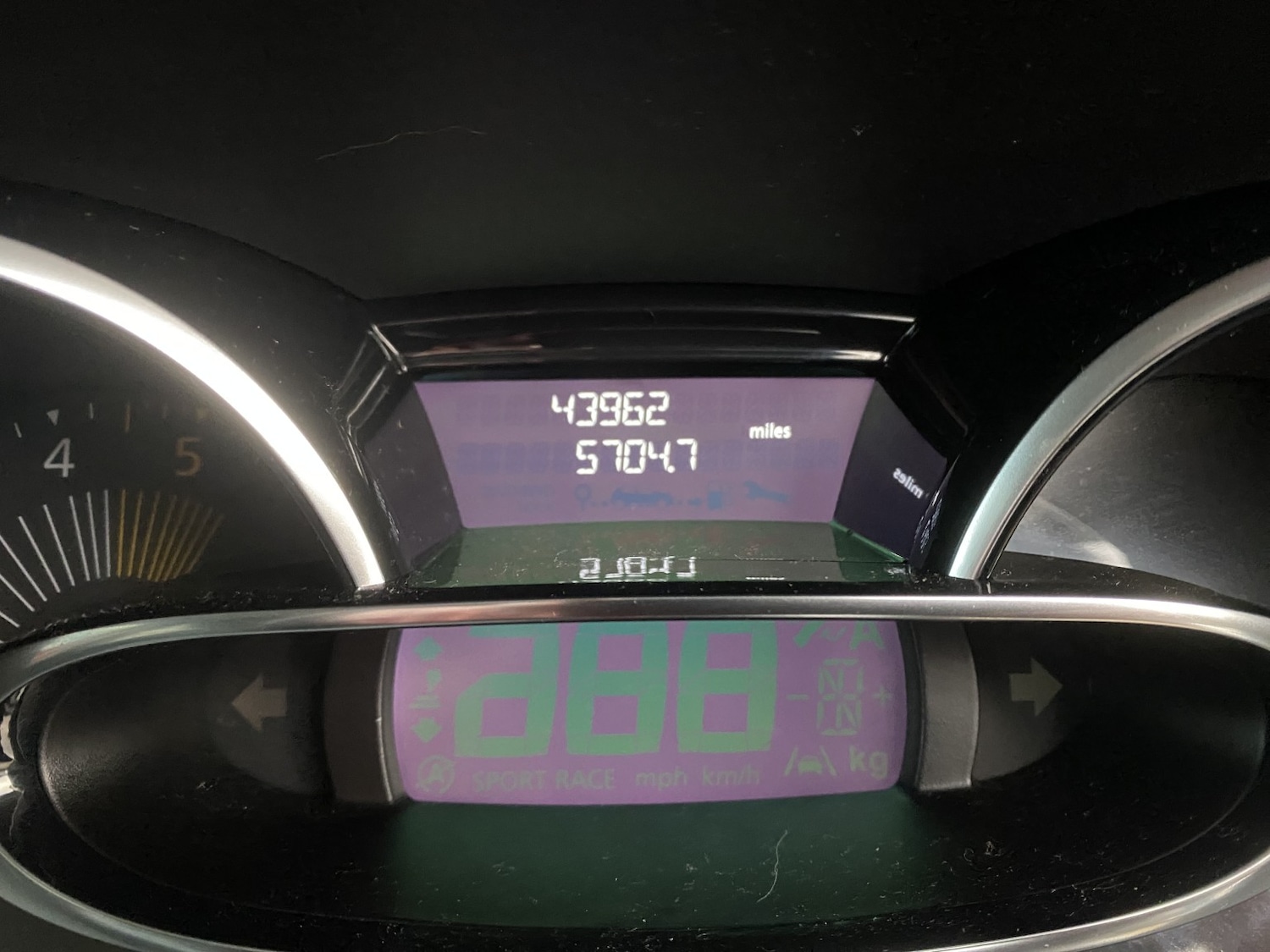 Used Renault Clio 2015 for sale - 76855426: Photo 4