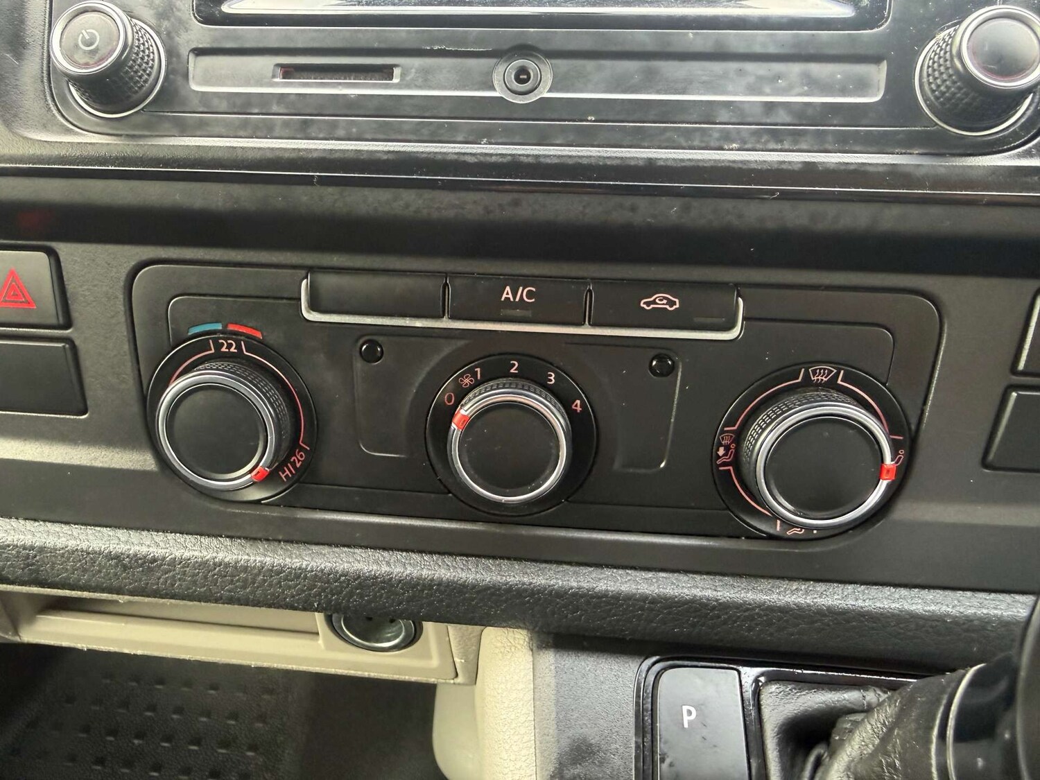 Used Volkswagen Transporter 2018 for sale - 77673732: Photo 14