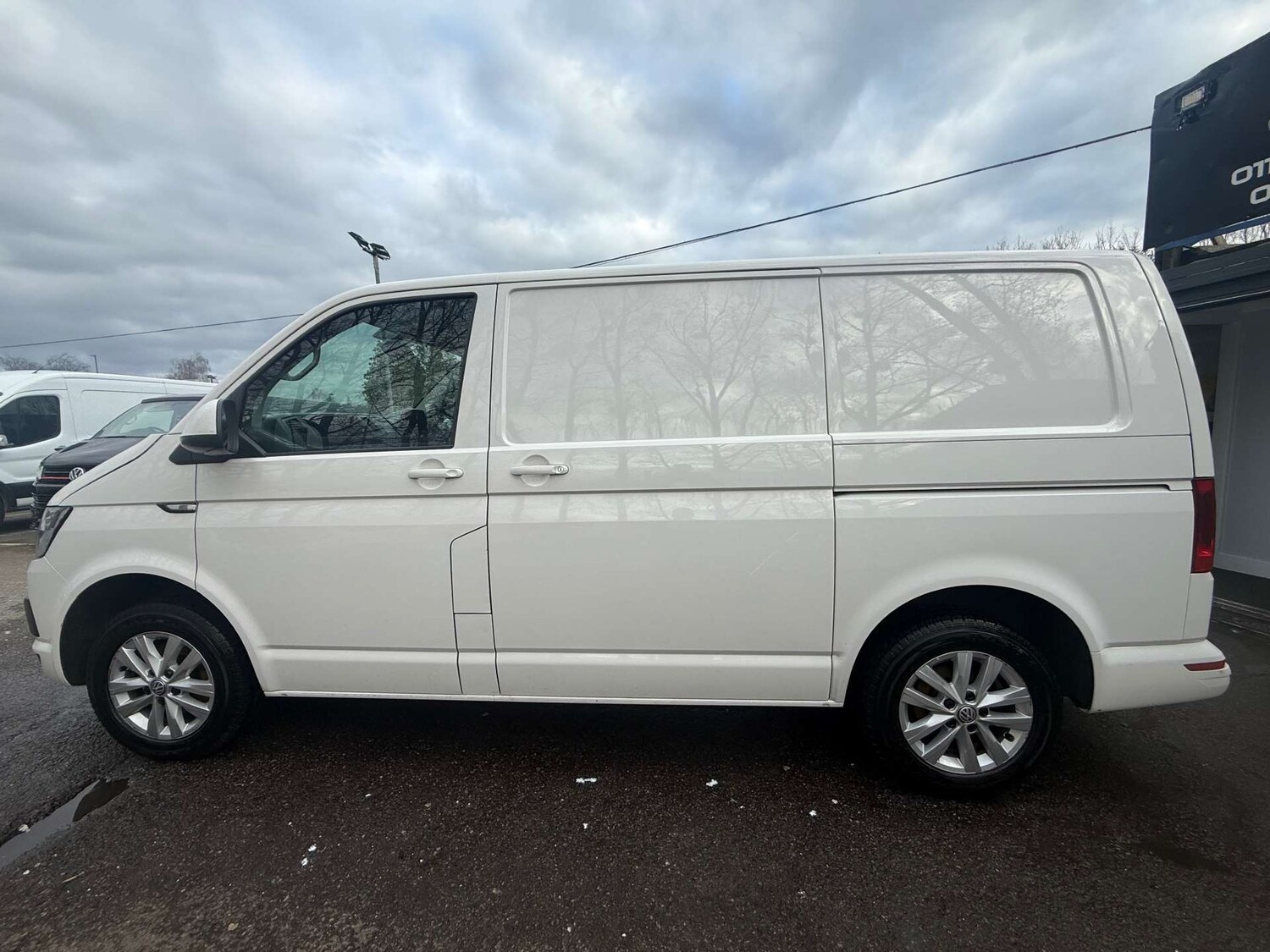 Used Volkswagen Transporter 2018 for sale - 77673732: Photo 5