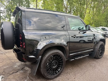 Used Land Rover Defender 2023 for sale - 78615310: Photo