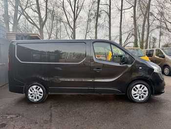 Used Renault Trafic 2018 for sale - 77782083: Photo