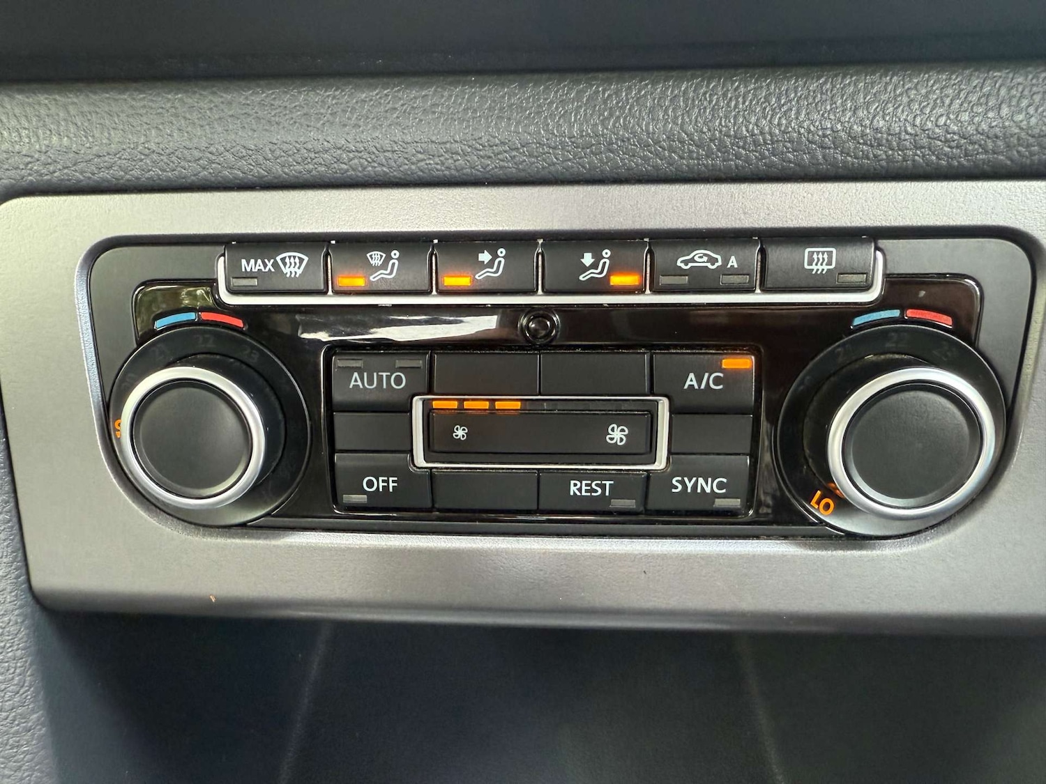 Used Volkswagen Amarok 2015 for sale - 76601425: Photo 4