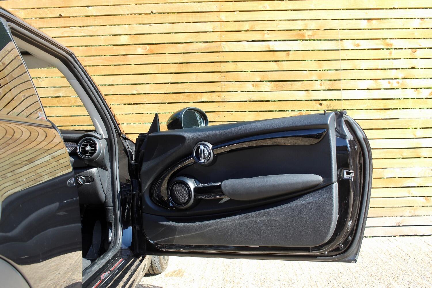 Used MINI Hatch 2017 for sale - 76605624: Photo 21