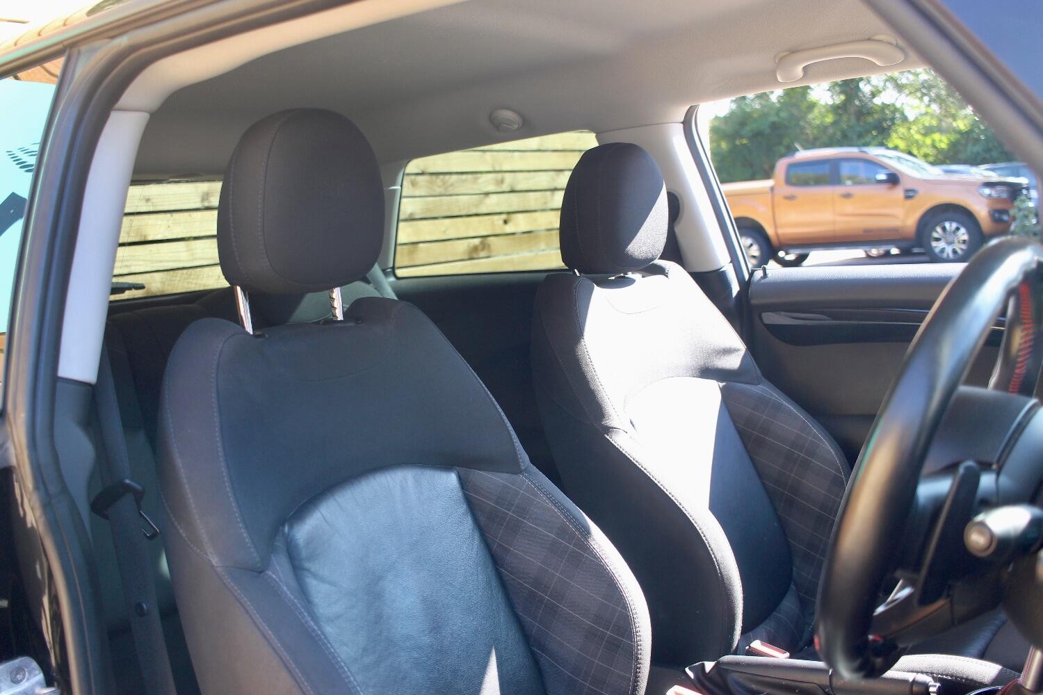 Used MINI Hatch 2017 for sale - 76605624: Photo 8